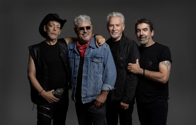 PASSAGEM DE ANO EM QUARTEIRA COM XUTOS & PONTAPÉS EM NOVO LOCAL