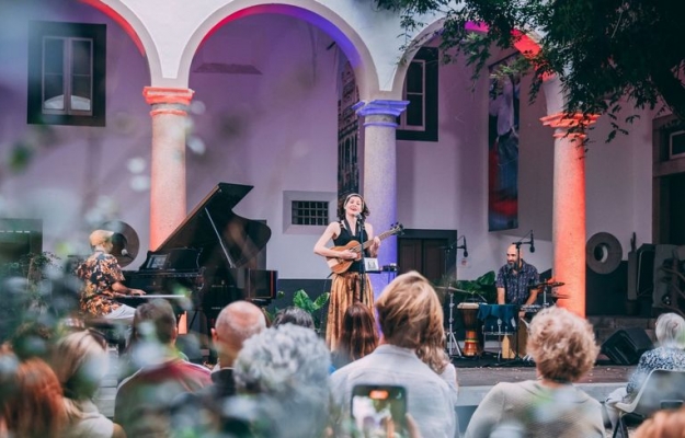 Noites no Cais regressam a Lagos com três noites de música, arte e encontros entre culturas