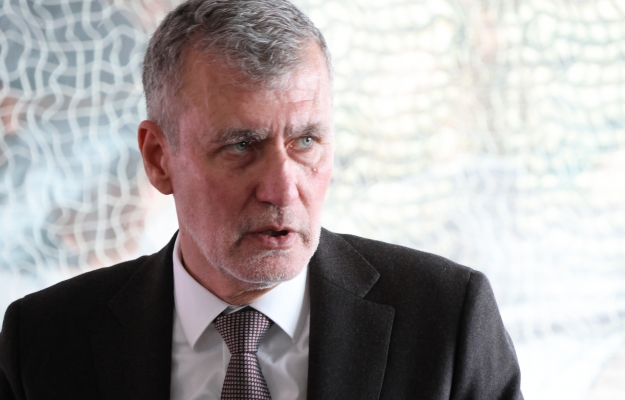 No Algarve, Gouveia e Melo ouve preocupações que refletem um país cansado e à espera de resultados