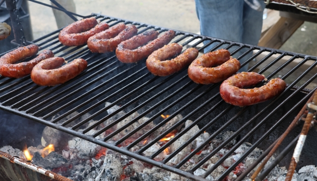 Festa das Chouriças manteve tradição viva em Alte, apesar da chuva