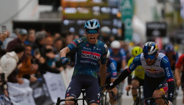 Volta ao Algarve: Francês Paul Magnier vence etapa inaugural e é o primeiro líder