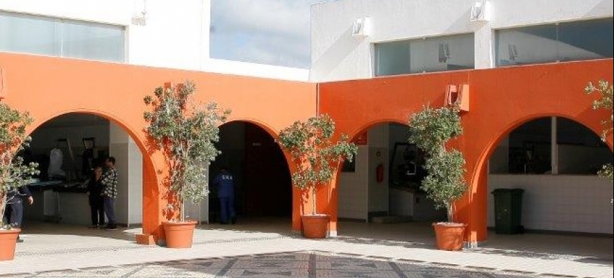 MERCADO DE PRODUTOS AGRÍCOLAS DE ALBUFEIRA COM MARCA «100% LOCAL»