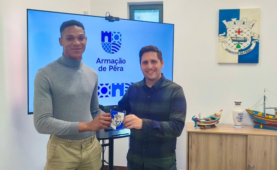 Junta de Freguesia de Armação de Pêra homenageou atleta Usumane Djumo