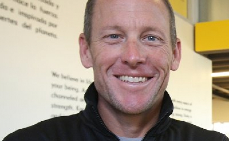 Armstrong «profundamente arrependido» gostava de «mudar tudo o que aconteceu»