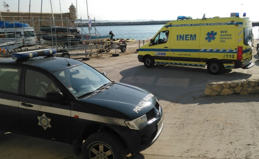 Polícia Marítima colabora no resgate de um homem de nacionalidade irlandesa após queda na praia da Batata