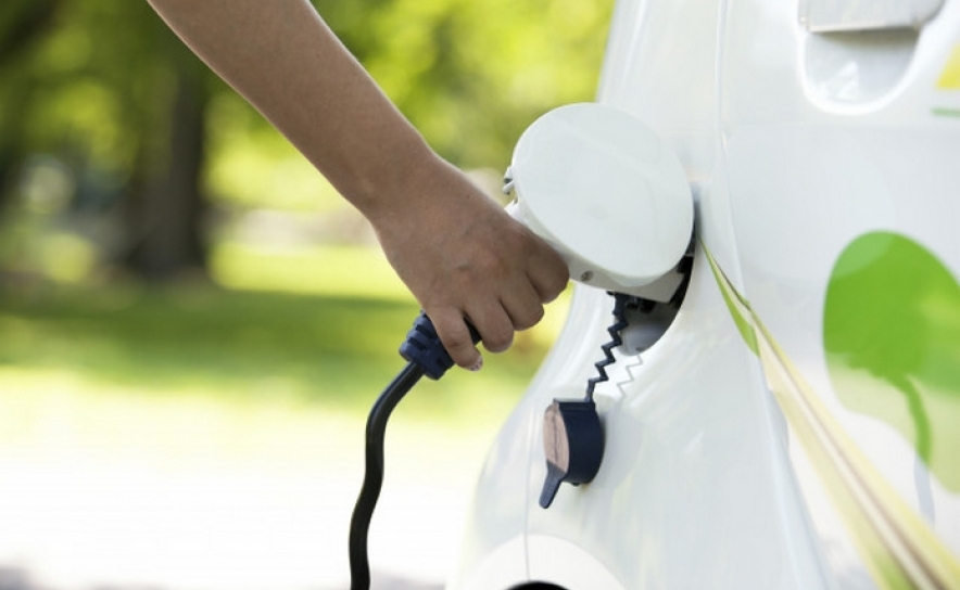 Consumo de carros elétricos é seis vezes mais barato que a gasolina