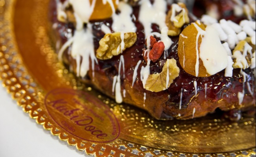 Tradição do bolo-rei gigante traz como novidade este ano a banana