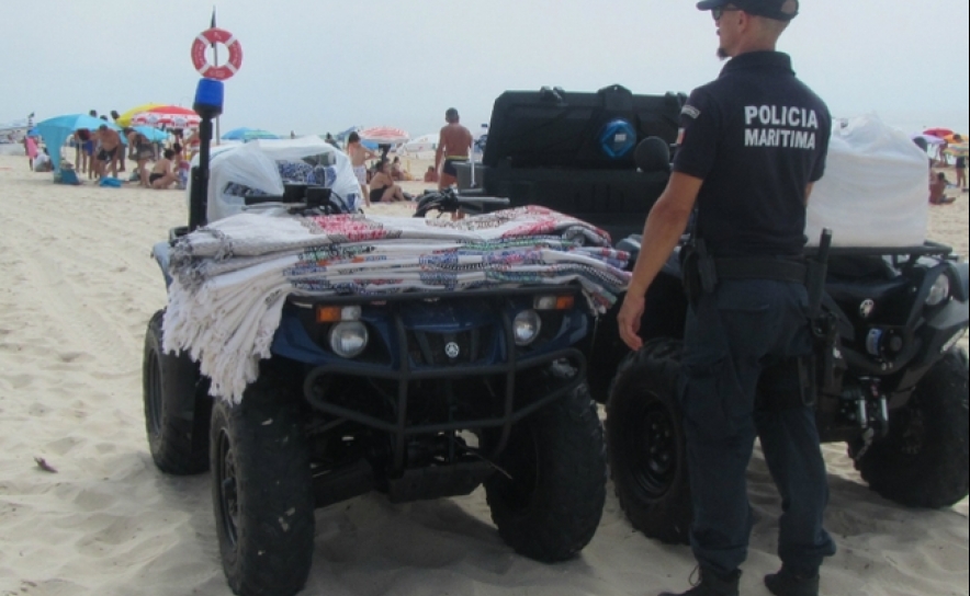 Polícia Marítima apreende mais de 50 «páreos de praia» nas Praias de Tavira