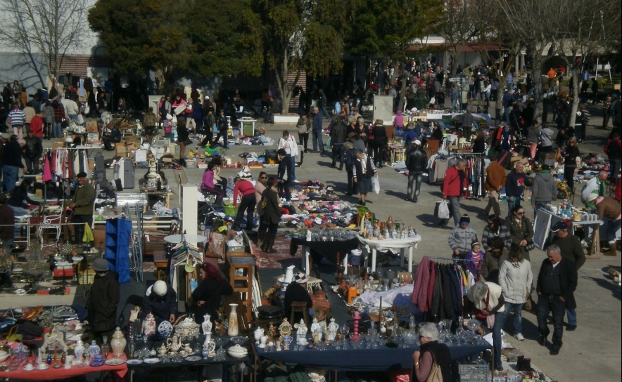 A C Mara De Lagoa Realiza A Feira Das Velharias Que Decorrer No