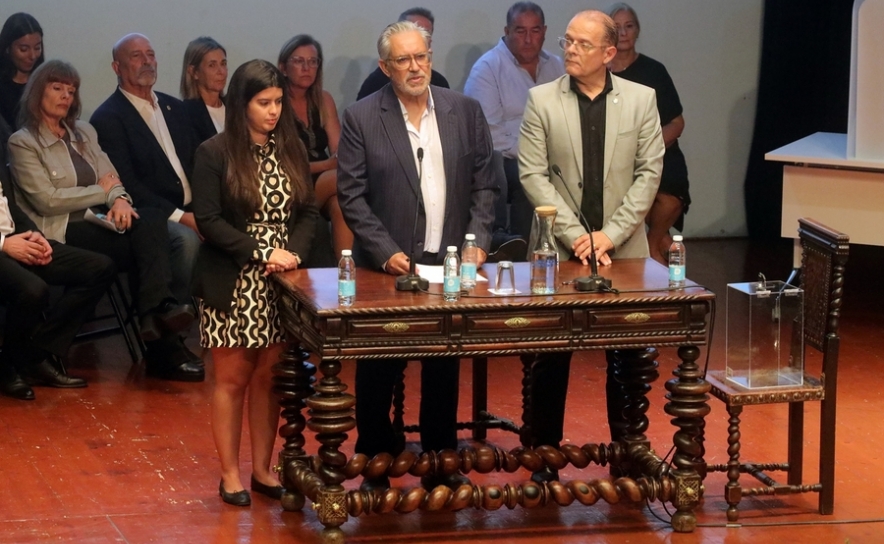 Presidente Carlos Café da AMP primeira secretária Andreia Filipa de Sousa e  segundo-secretário José Júlio de Jesus Ferreira Presidente Carlos Café da AMP primeira secretária Andreia Filipa de Sousa e  segundo-secretário José Júlio de Jesus Ferreira