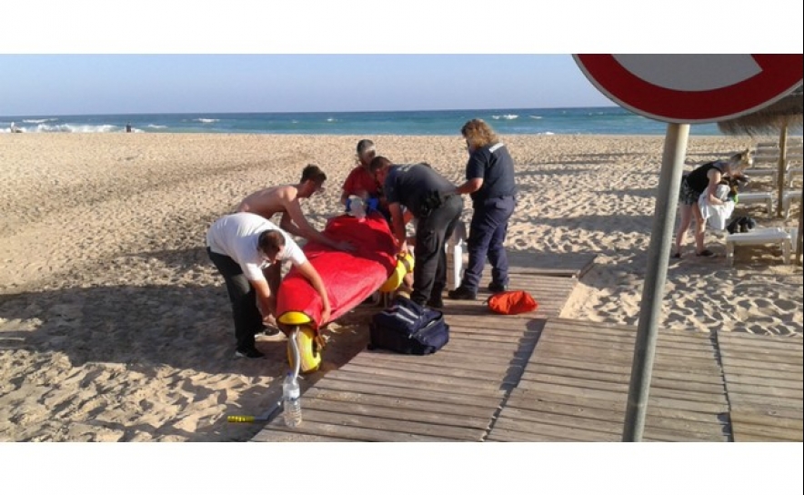Assistência a turista vítima de queda na praia da Salema