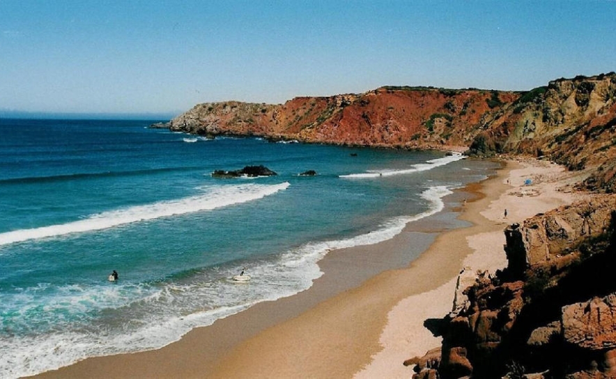 Surfista inglês morre na praia do Amado em Aljezur