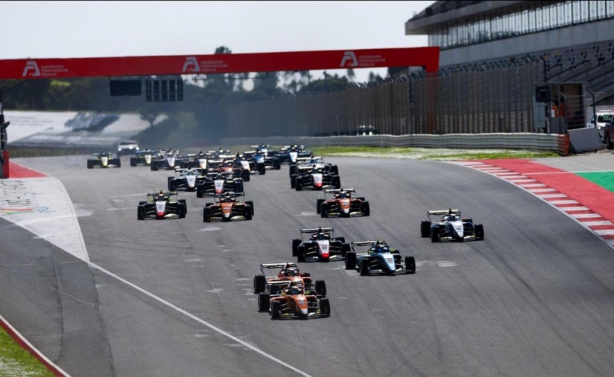 F4 Espanha desafia Portimão