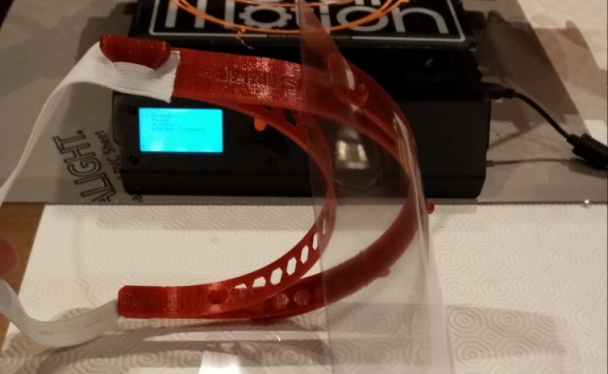  Escola de Faro produz viseiras para professores que vão retomar aulas