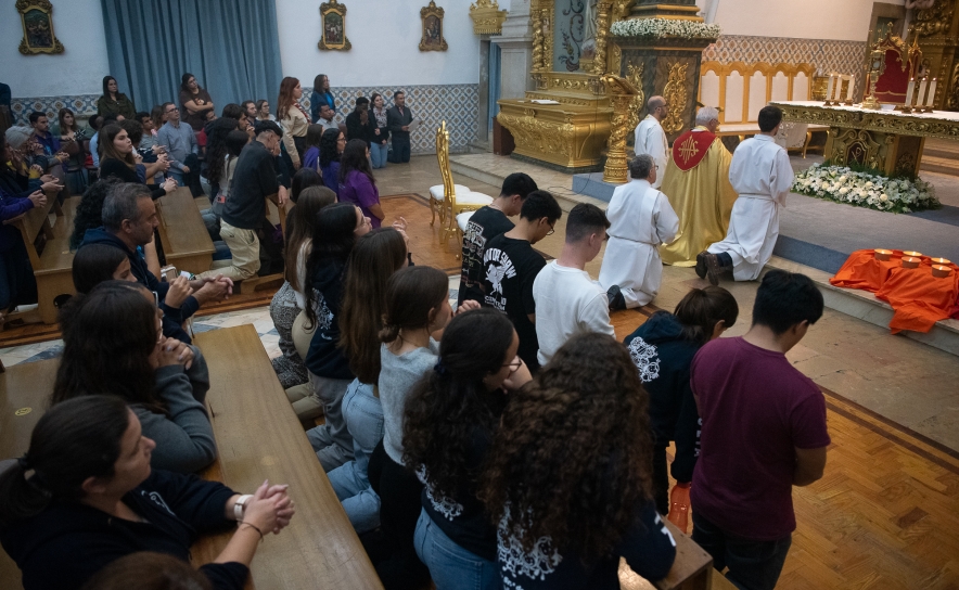 Católicos algarvios voltam a rezar dia e noite para que surjam padres e religiosos Católicos algarvios voltam a rezar dia e noite para que surjam padres e religiosos