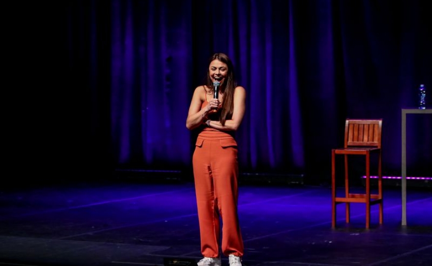 Bruna Louise regressa a Portugal em setembro de 2026 com um espetáculo novo sem papas na língua