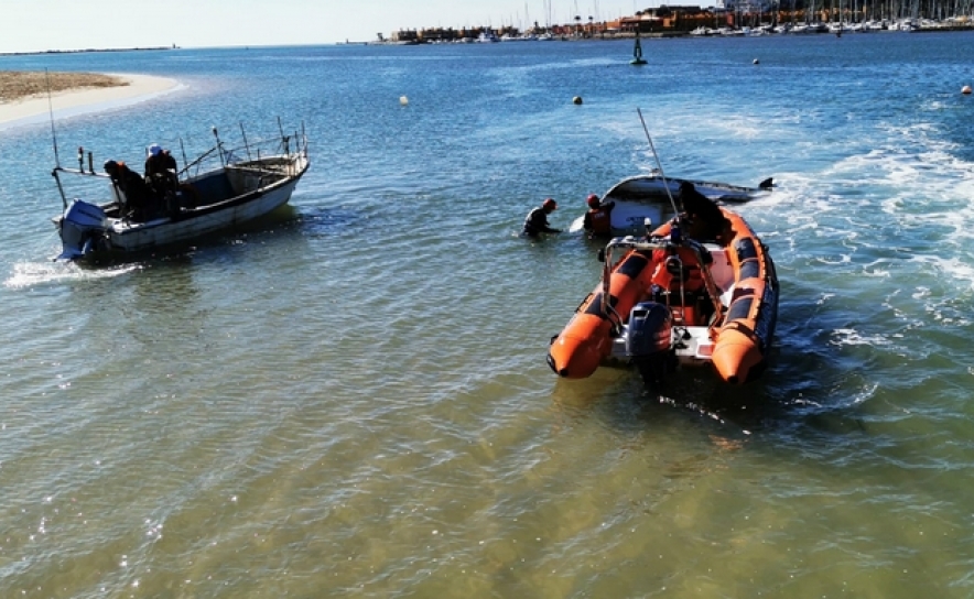 Estação Salva-vidas de Ferragudo resgata tripulante de embarcação de pesca que virou no rio Arade