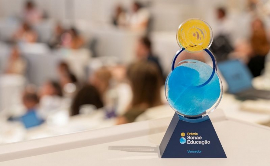 Prémio Sonae Educação troféu Prémio Sonae Educação troféu
