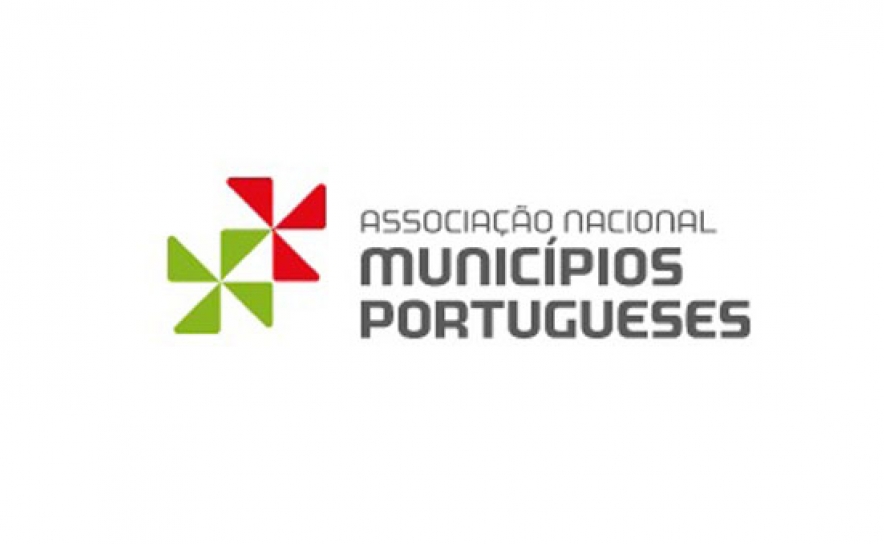 ANMP presente na assinatura de transferência de competências para municípios