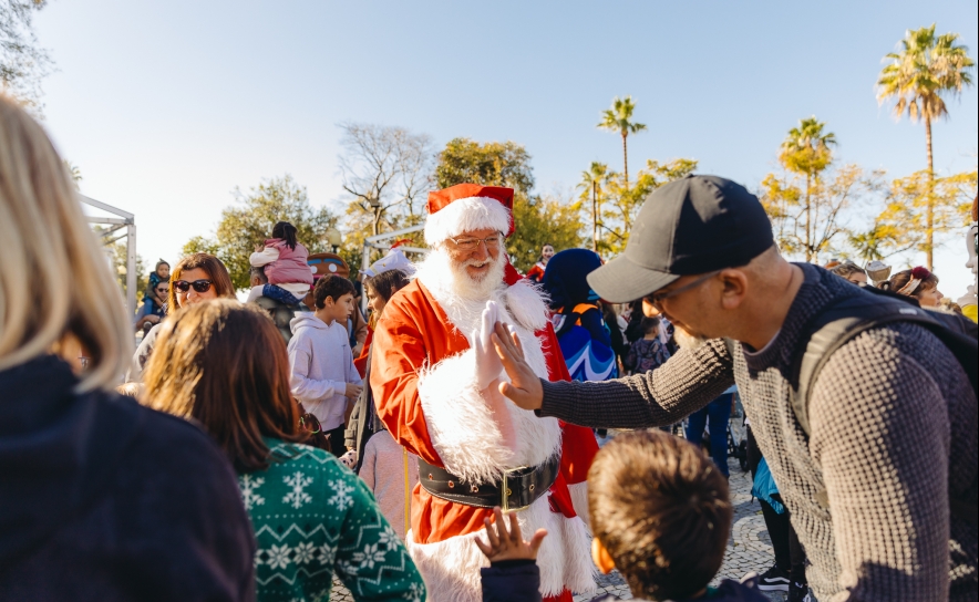 CHEGADA DO PAI NATAL DÁ INÍCIO À PROGRAMAÇÃO DE NATAL EM FARO