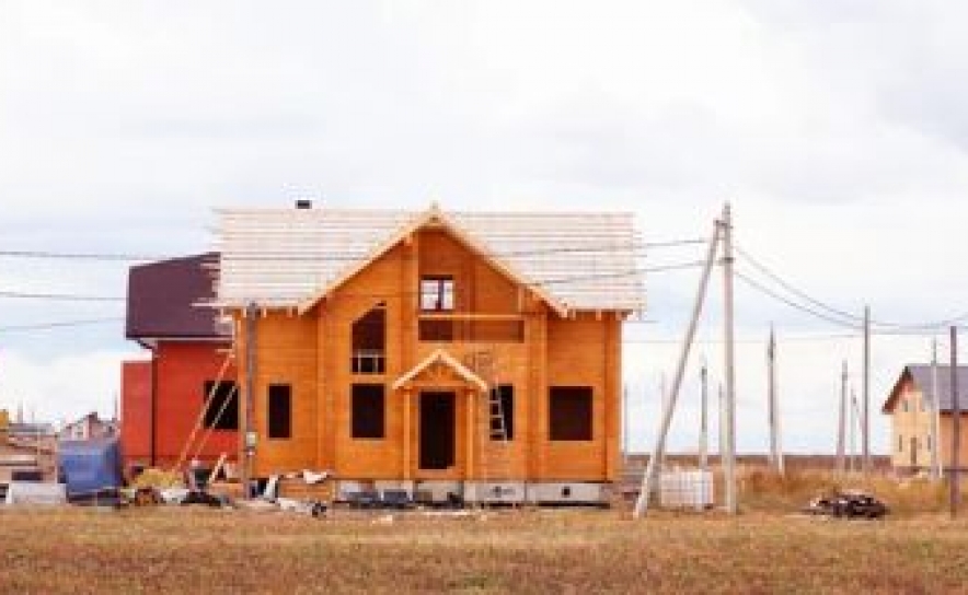 Casas pré-fabricadas mobiladas: modelos e alternativas acessíveis
