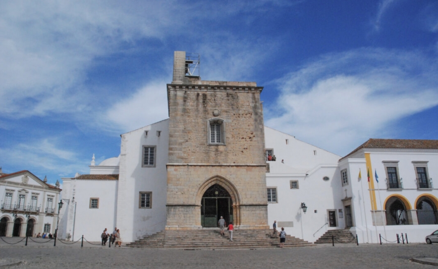 Cabido da catedral de Faro promove Eucaristia pelos bispos, cónegos, sacerdotes e diáconos falecidos