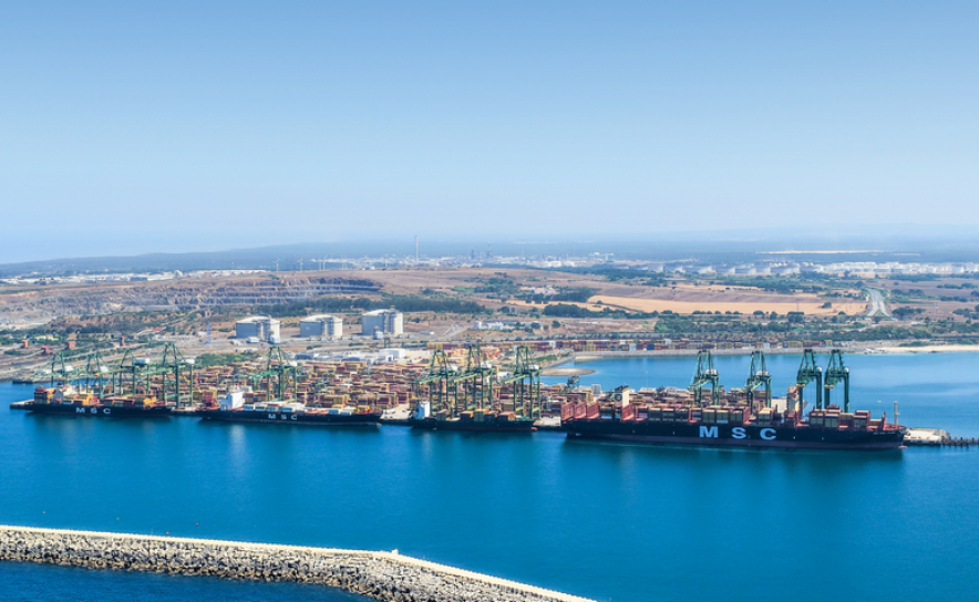 Porto de Sines alcança novo máximo mensal em contentores e projeta crescimento do total de mercadorias