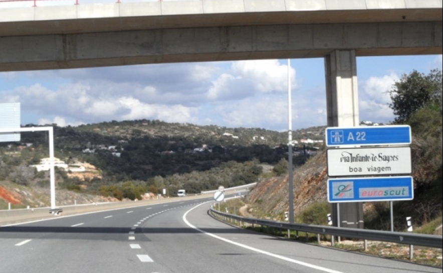 Autarcas do Algarve desafiam Governo a «suspender portagens» na Via do Infante