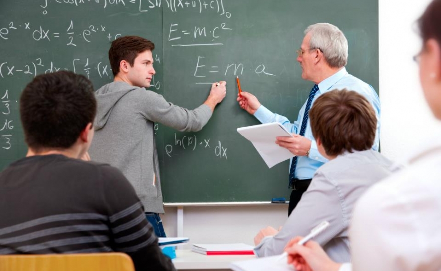 Milhares de professores e alunos iniciam 5.ªfeira mais um ano letivo