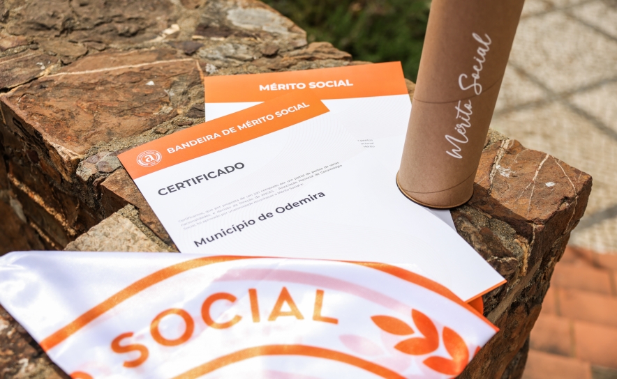 MUNICÍPIO DE ODEMIRA DISTINGUIDO COM BANDEIRA DE MÉRITO SOCIAL