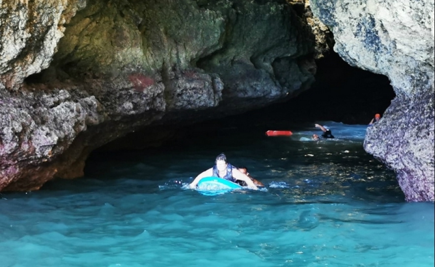 Autoridade Marítima Nacional resgata 12 pessoas do interior de uma gruta em Lagoa
