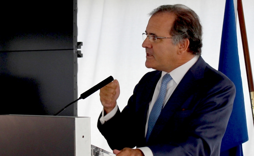 Pires de Lima diz entender taxistas e que Uber deve ter regras próprias