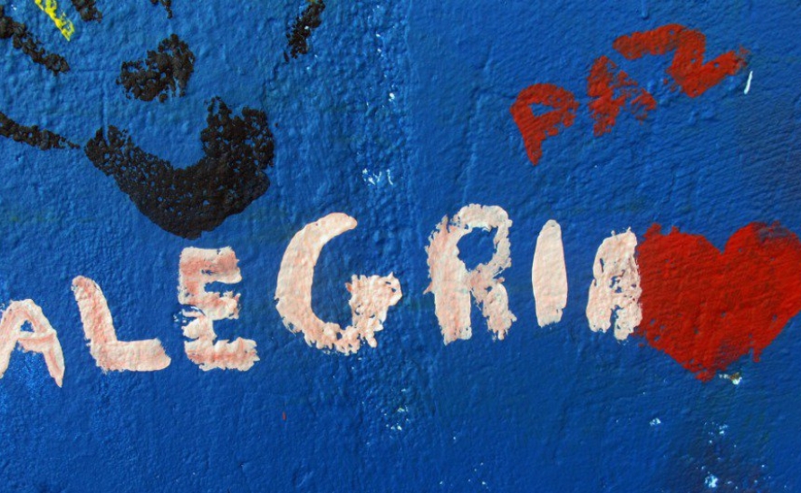 Caloiros em todo o país trocam praxes tradicionais por enxadas, tintas e pincéis