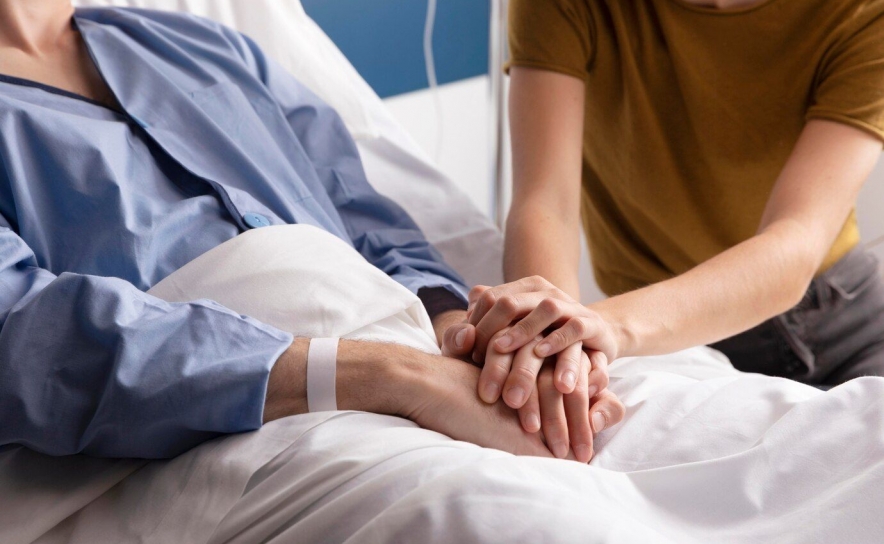 Mais de metade dos utentes morreram à espera de vaga em cuidados paliativos em 2024