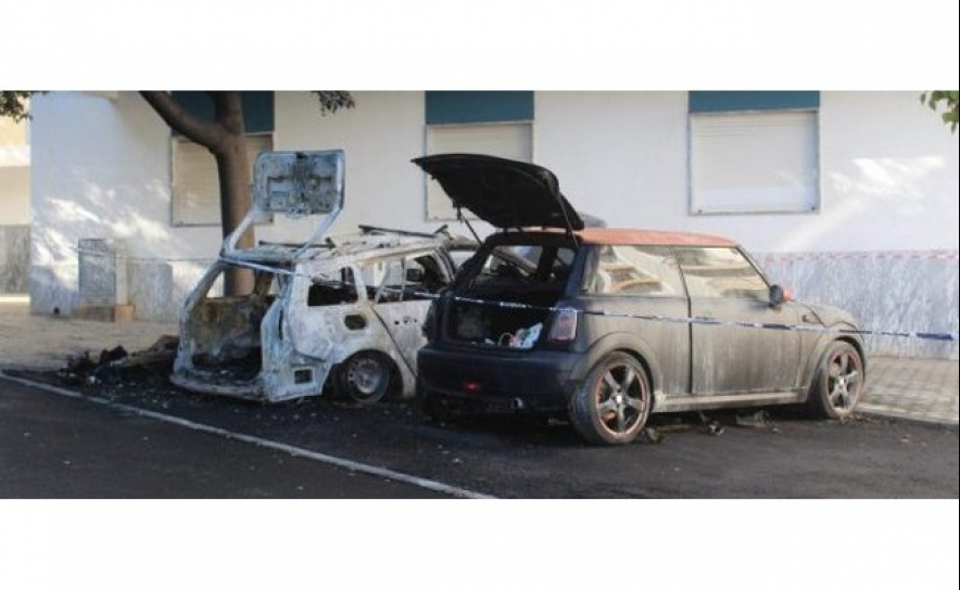 2 carros arderam em Tavira