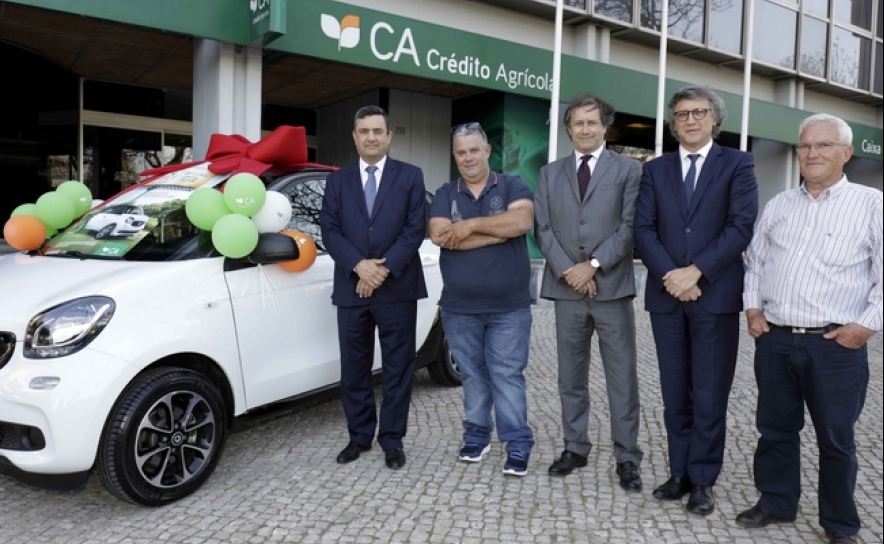 Concurso Publicitário do «Dia do CA» | Crédito Agrícola oferece carro a cliente do Algarve