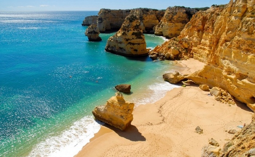 Covid-19: Situação «estabilizada» no Algarve mesmo com aumento de turistas - autoridades
