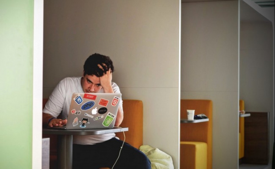 Excesso de trabalho e stress contínuo? Como evitar a síndrome de burnout
