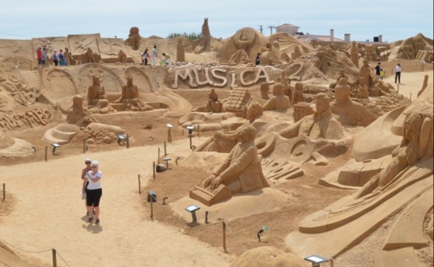 Novo parque temático de escultura em areia abre em Lagoa