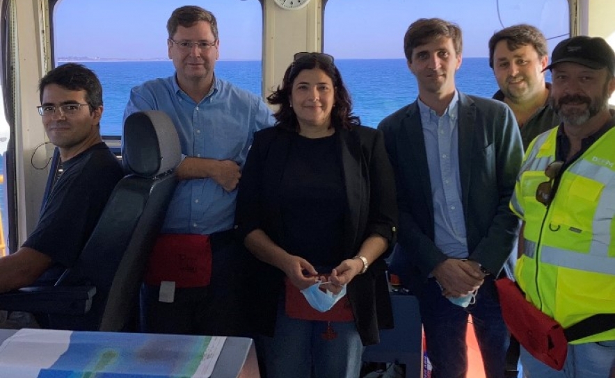 Presidente da Câmara de Tavira e Diretor-Geral da DGRM realizam visita de trabalho às dragagens no Porto de Tavira