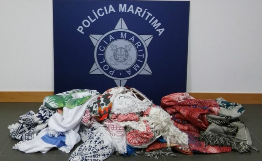 Polícia Marítima apreende material de venda ambulante na praia de Porto de Mós