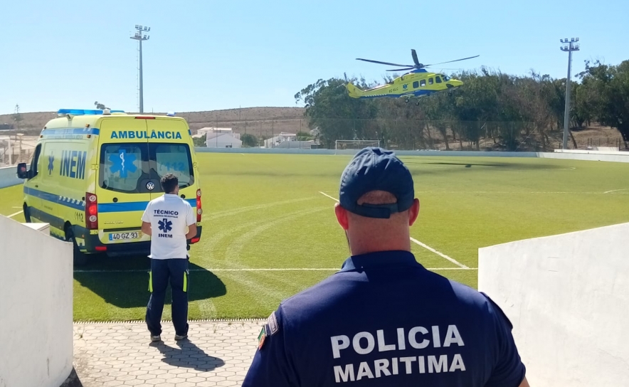 Resgatado praticante de surf após queda acidental na praia do Tonel em Vila do Bispo