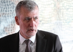 No Algarve, Gouveia e Melo ouve preocupações que refletem um país cansado e à espera de resultados