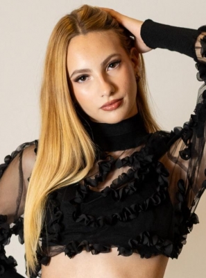 «De Loulé para o mundo: Carolina Pires brilha no palco europeu da moda»