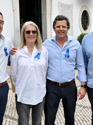 LAÇO AZUL HUMANO JUNTOU CRIANÇAS DE LOULÉ PARA ALERTAR PARA MAUS-TRATOS NA INFÂNCIA