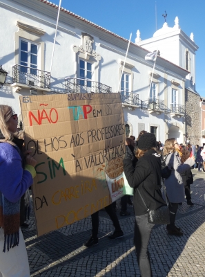 Greve: Professores em frente à Câmara Municipal de Loulé [c/fotogaleria]