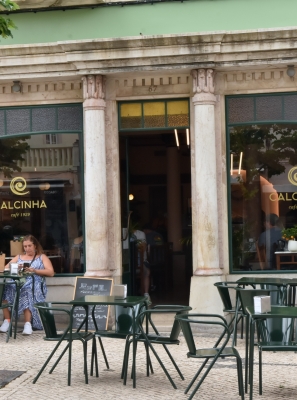 CAFÉ CALCINHA É MAIS UMA LOJA COM HISTÓRIA A RECEBER ANIMAÇÃO MUSICAL