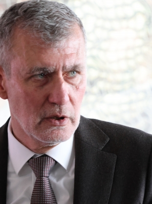 No Algarve, Gouveia e Melo ouve preocupações que refletem um país cansado e à espera de resultados