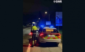 Vinte veículos apreendidos em Faro por manobras perigosas e acrobacias rodoviárias