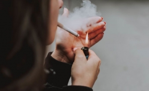 Quase 1,5 milhões bebem álcool e 1,3 milhões fumam diariamente em Portugal